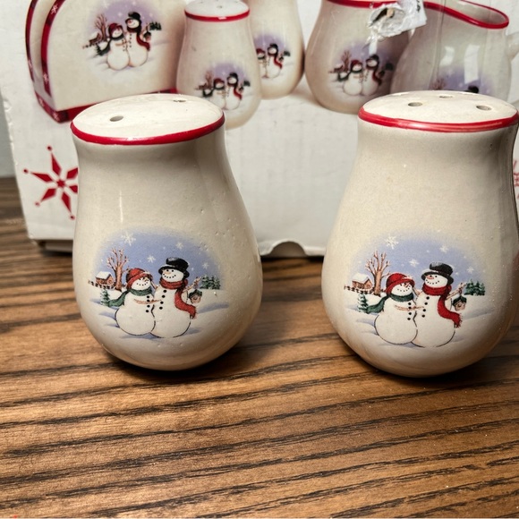 -5 Piece "WINTER WISHES"  Boxed Table Set ~ Napkin, S&P, Creamer, Sugar - Picture 9 of 14